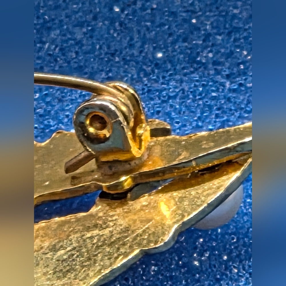 Damascene Flower Brooch with Pearl Accent - Picture 8 of 10